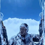 Chinese paraglider survival